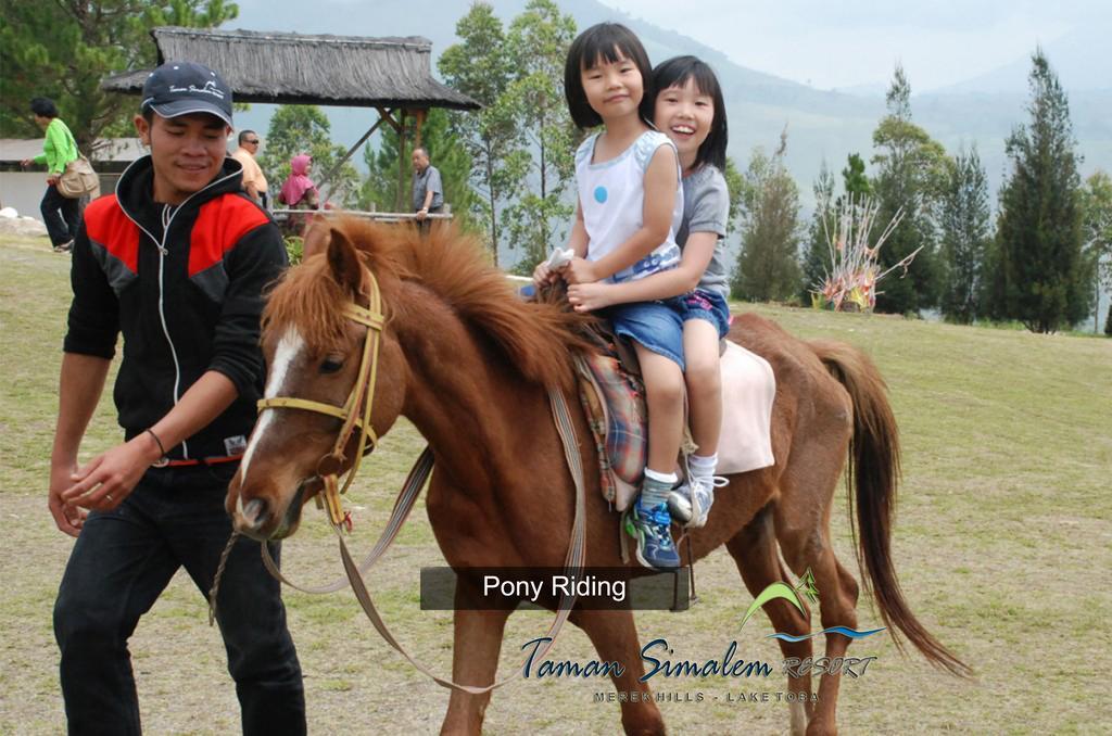 Taman Simalem Resort Tongging Exterior foto